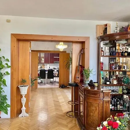 Villa Spacious Retreat On The Outskirts Of Prague *